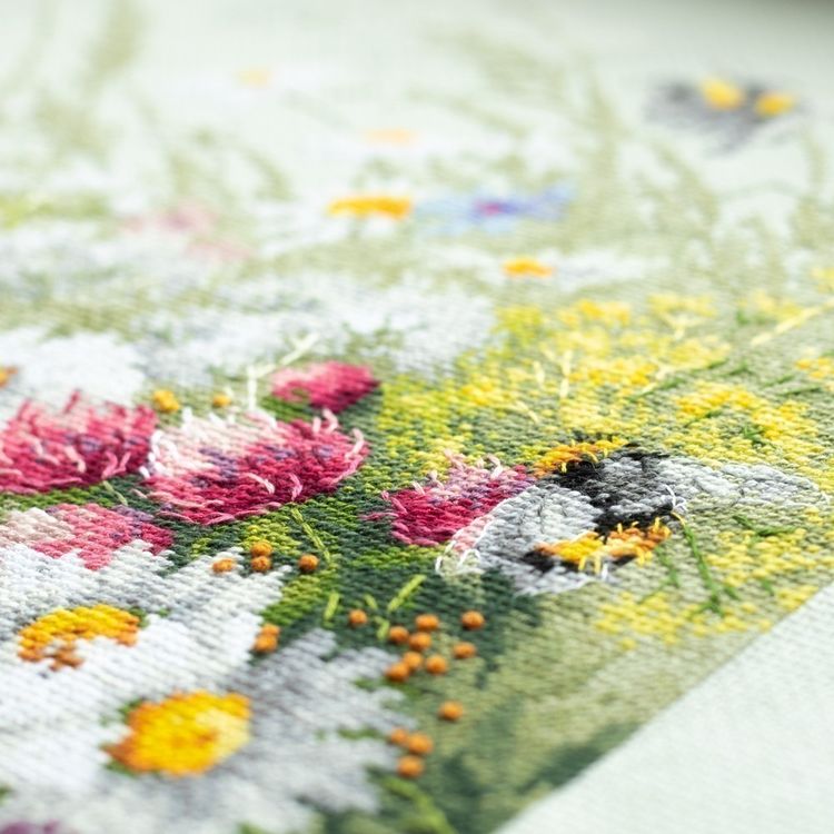 Набор для вышивания «Ромашки и клевер» — картинка 12