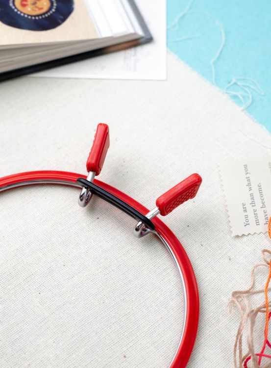 Пяльцы пружинные, диаметр 12,6 см, h-7, цвет: красный, Nurge — картинка 4