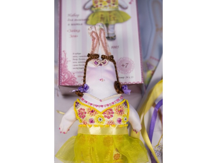 Набор для шитья и вышивания «Зайка Зоя» — картинка 4