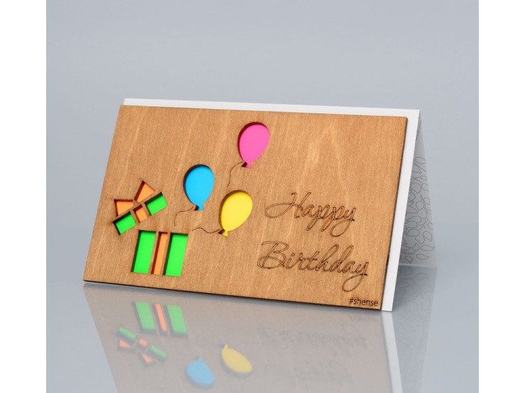 Деревянная открытка «С днем рождения! (Подарок и шарики)» 