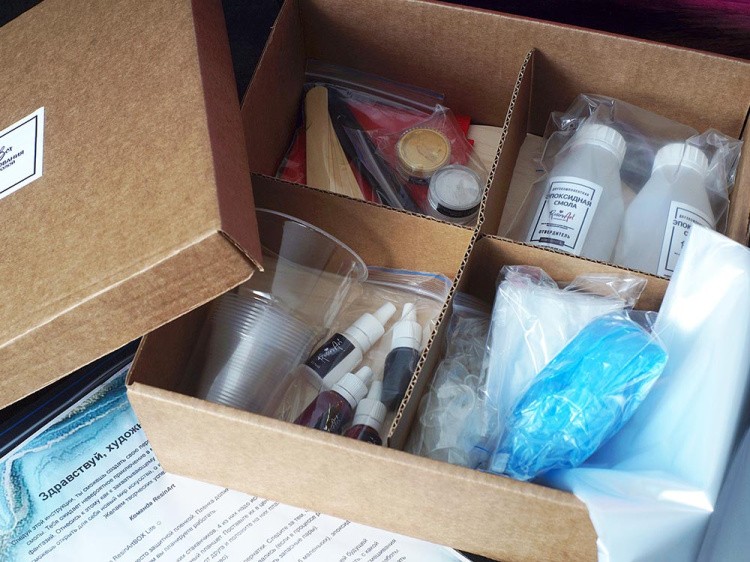 Набор для создания картины эпоксидной смолой ResinArtBox 002 — картинка 3