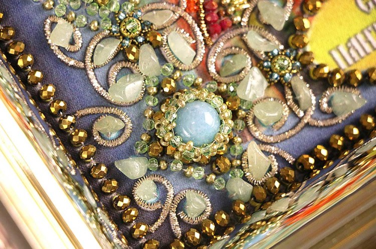 Вышивка Образа в каменьях «Святой Пантелеймон-целитель» — картинка 5