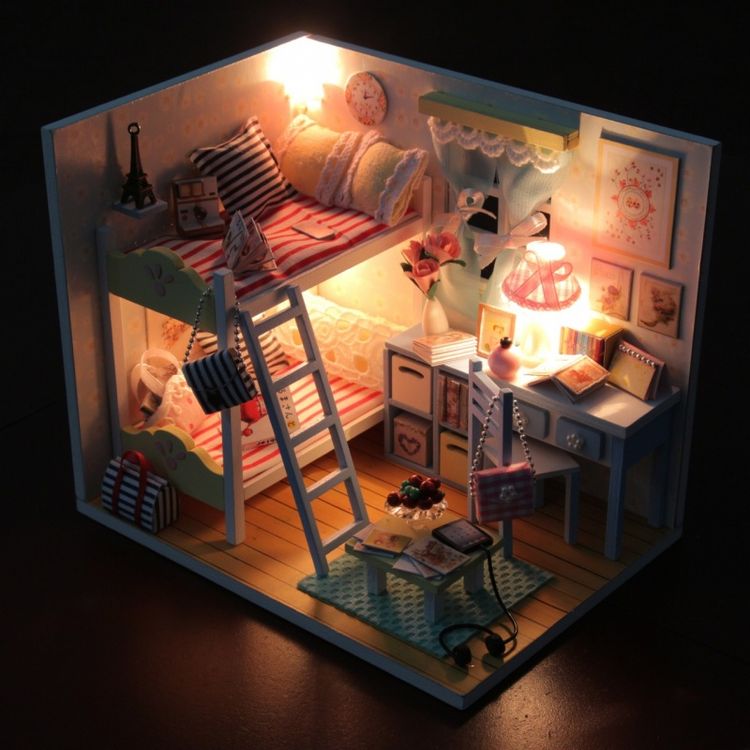 Набор для создания миниатюры (румбокс) «Комната девчонок» (русифицированная версия) — картинка 3