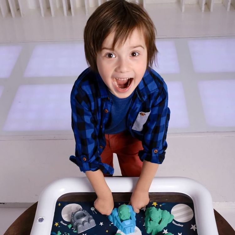 Космический пластичный песок «Космическое путешествие» 1 кг светится в темноте жёлтым цветом — картинка 11