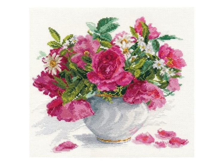 Набор для вышивания «Цветущий сад: Розы и ромашки»