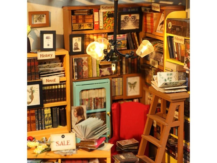 Набор для создания миниатюры (румбокс) «Книжный магазинчик» — картинка 7